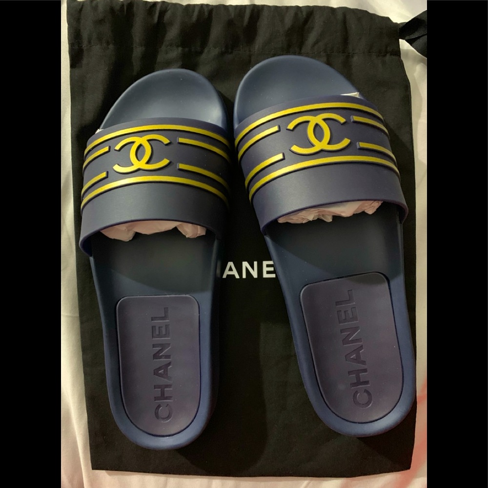 Chanel cc logo slip ins new never used.